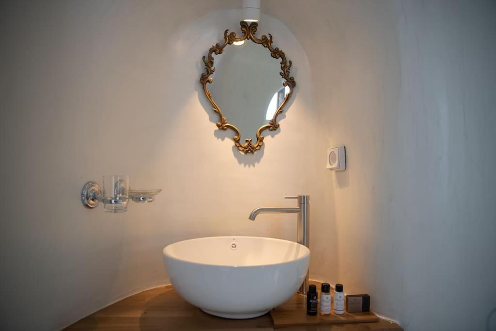Astrea Suites "Ostria Cave Villa-Outdoor Jacuzzi" Oia  Luaran gambar