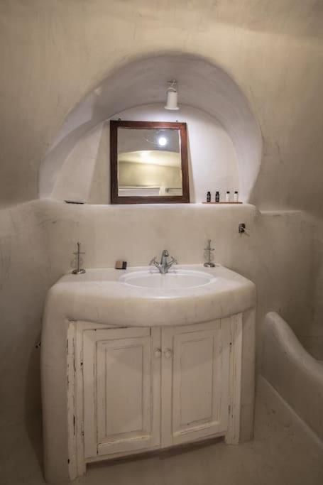 Astrea Suites "Ostria Cave Villa-Outdoor Jacuzzi" Oia  Luaran gambar